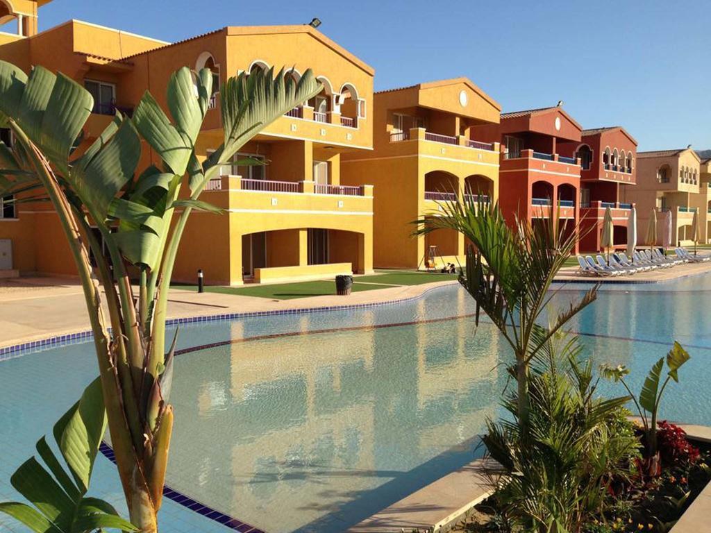 Porto Sokhna Pyramids Apartments Powered By Amer-Group Family Only Ain Suchna Exterior foto